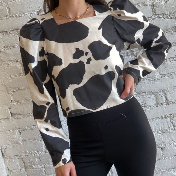 Gah! Maddie Top in cow print 🐄 - Picture 4 of 10